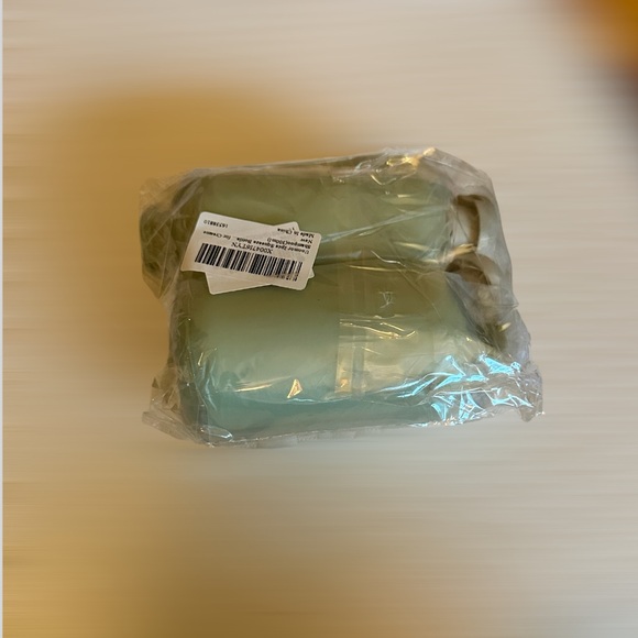 NEW! 2pcs Squeeze Bottles, Travel Bottles, Refillable Lotion Bottles, Flip Tops - Picture 9 of 10